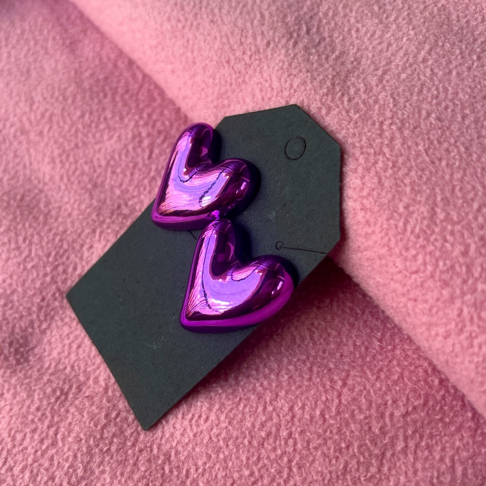 Chunky Purple heart shaped earrings - Picture 4 of 4